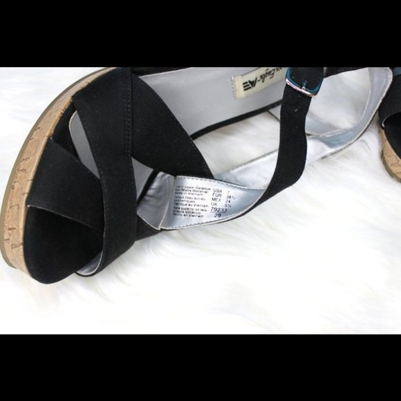 American Eagle Black Canvas Wedge Size 7 - Picture 9 of 9